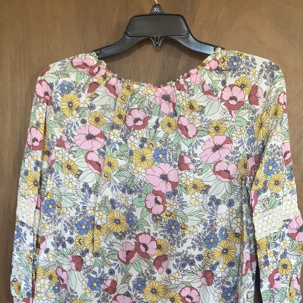 AGB floral print lightweight boho top with crochet detail size S - Picture 12 of 17